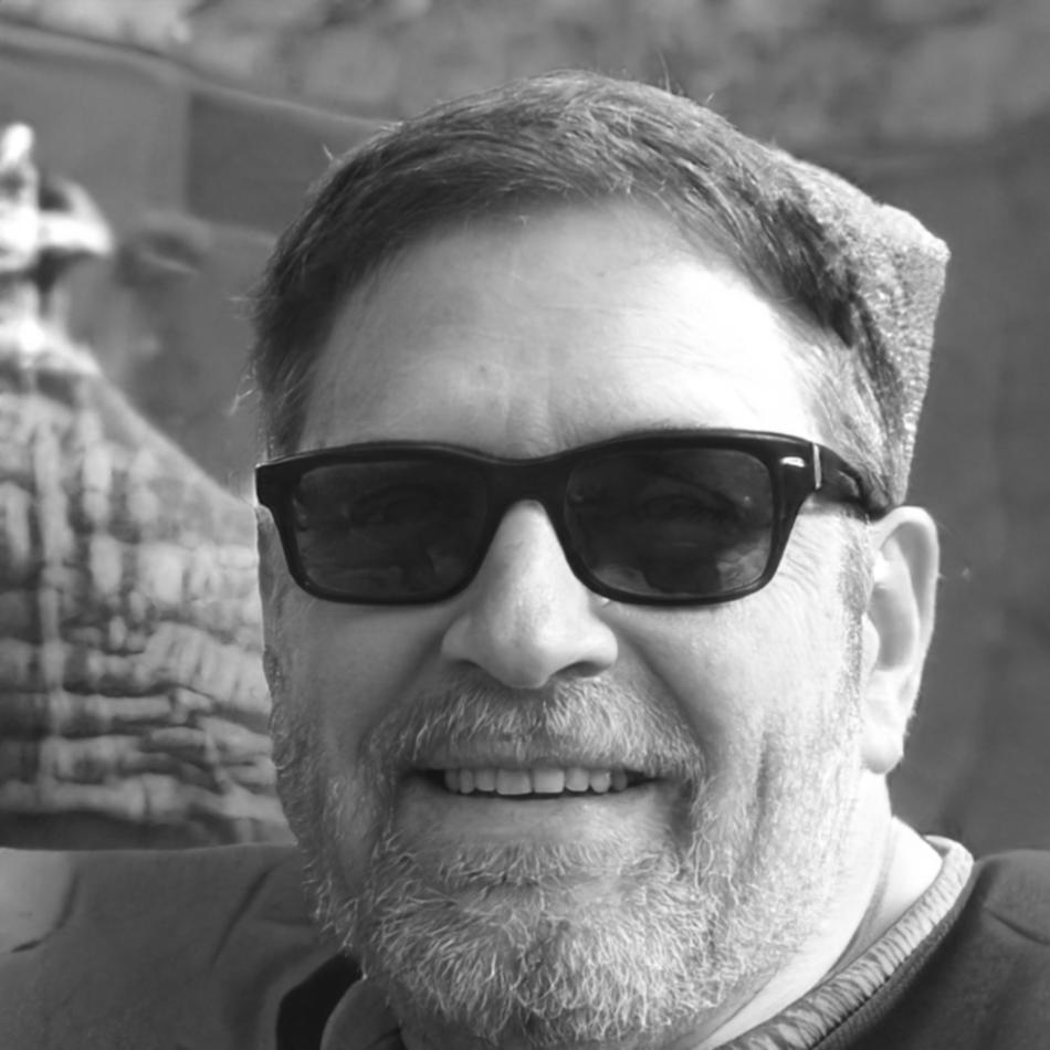 Portrait de Marc Dubois, expert en analyse fondamentale